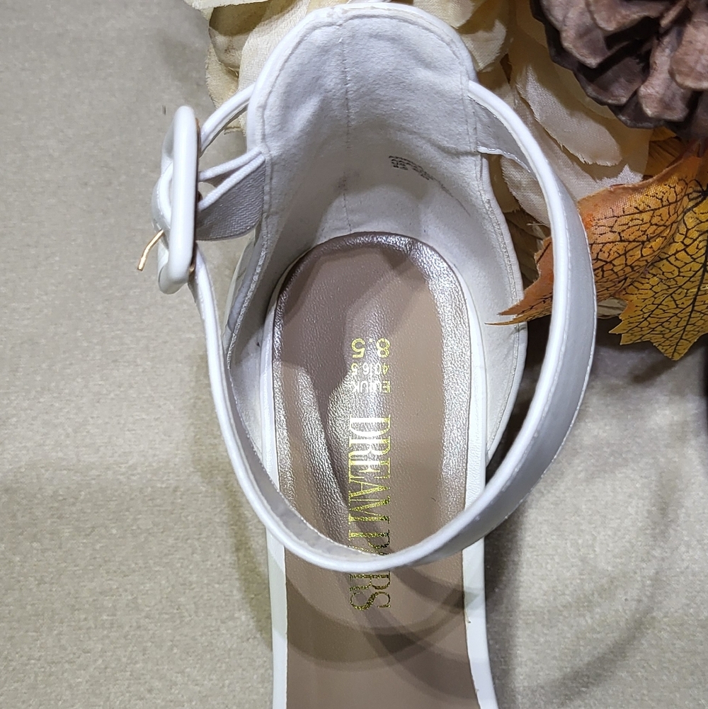 Dream Pairs Women's NWOT White Ankle Strap 2.5in Chunky Low Heel Pumps Size 8.5 - Picture 7 of 15